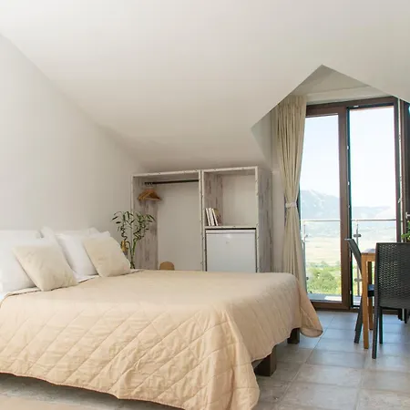 Adama Bed & Breakfast 3*